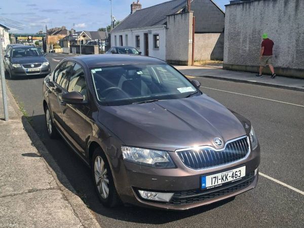 Skoda Octavia Saloon, Petrol, 2017, Brown