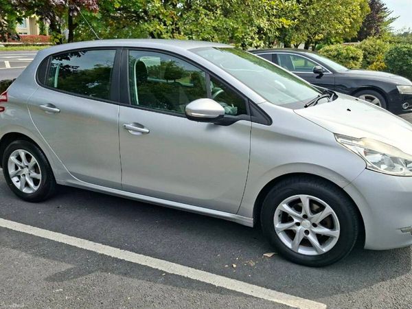 Peugeot 208 Hatchback, Petrol, 2013, Silver