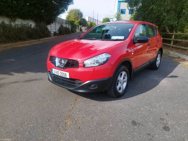 Nissan Qashqai Hatchback, Diesel, 2011, Red