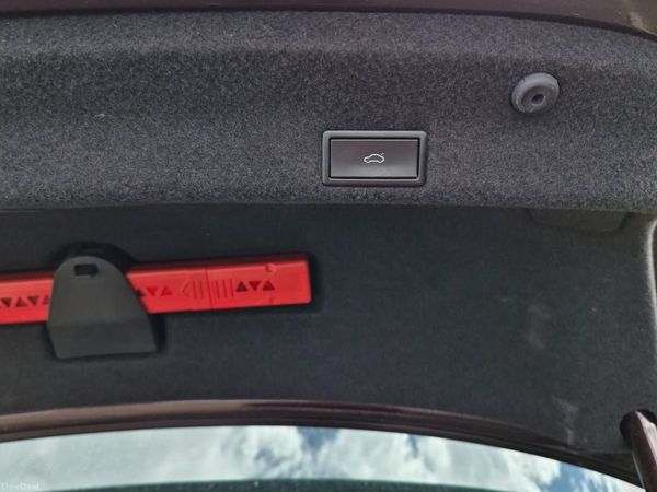 Volkswagen Passat Saloon, Diesel, 2018, Red