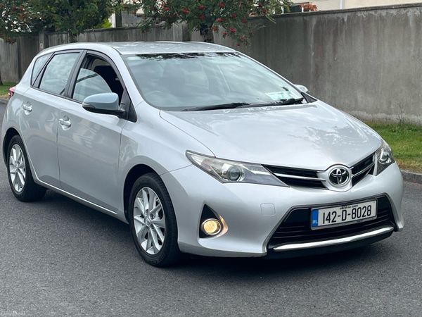 Toyota Auris Hatchback, Diesel, 2014, Silver
