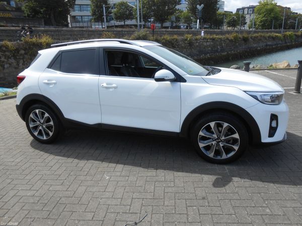 Kia Stonic Estate/Jeep, Petrol, 2018, White