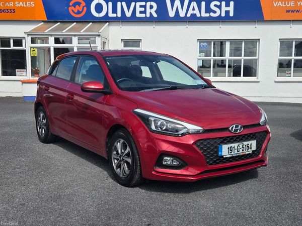 Hyundai i20 Hatchback, Petrol, 2019, Red