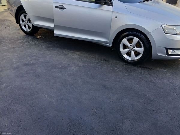 Skoda Rapid Saloon, Petrol, 2013, Silver