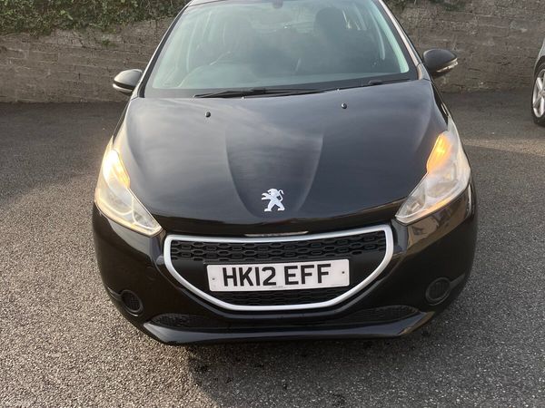 Peugeot 208 Hatchback, Diesel, 2012, Black