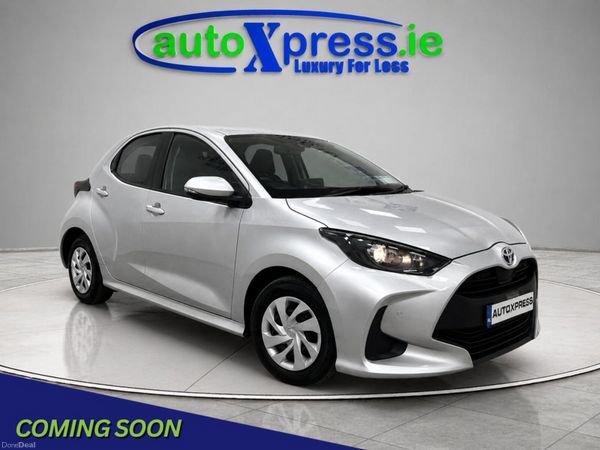 Toyota Yaris Hatchback, Petrol Hybrid, 2022, Silver