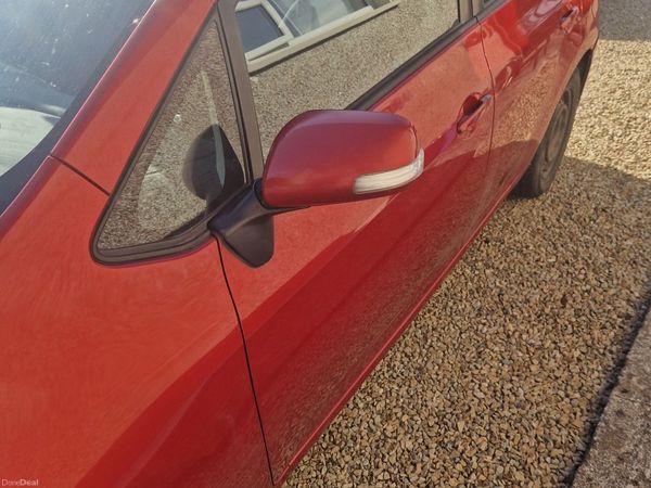 Toyota Auris Hatchback, Diesel, 2012, Red