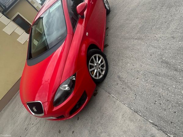 SEAT Leon Hatchback, Petrol, 2011, Red