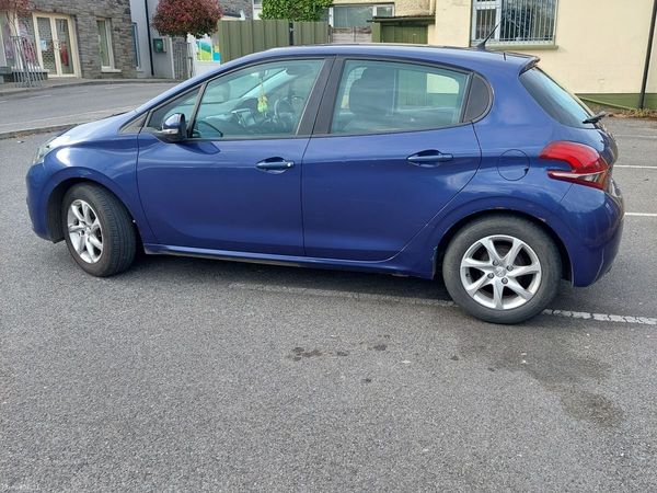 Peugeot 208 Hatchback, Petrol, 2018, Blue