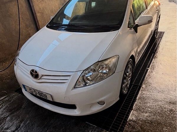 Toyota Auris Hatchback, Diesel, 2012, White