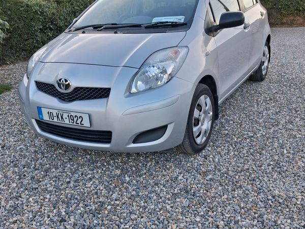 Toyota Yaris Hatchback, Petrol, 2010, Silver