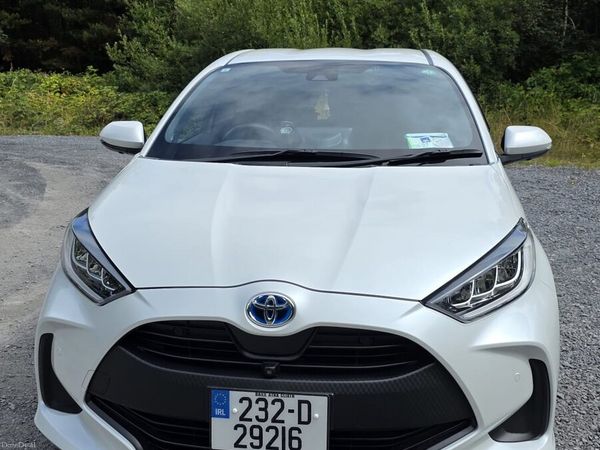 Toyota Yaris Hatchback, Petrol Hybrid, 2023, White