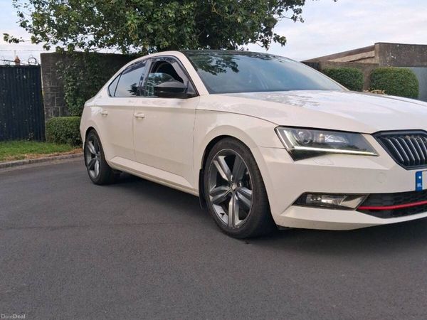 Skoda Superb Hatchback, Diesel, 2016, White