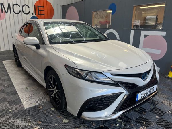 Toyota Camry Saloon, Petrol, 2023, White