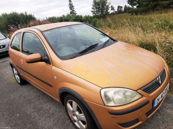 Vauxhall Corsa Hatchback, Petrol, 2004, Gold