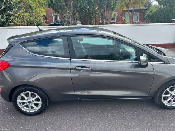 Ford Fiesta Hatchback, Petrol, 2018, Grey