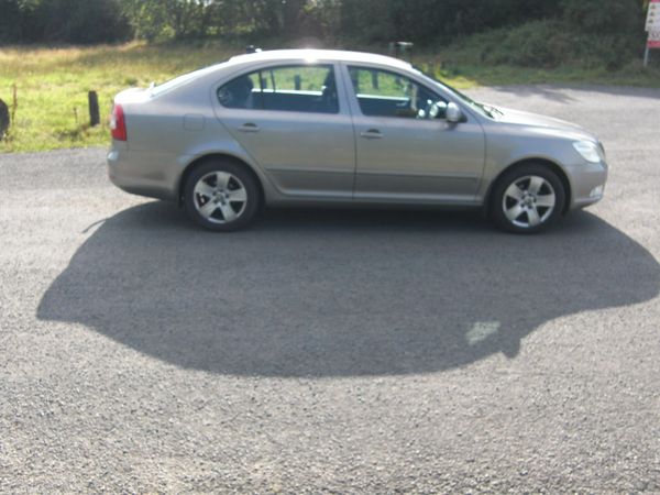 Skoda Octavia Saloon, Diesel, 2013, Beige
