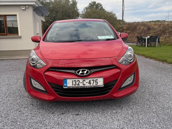 Hyundai i30 MPV, Diesel, 2013, Red