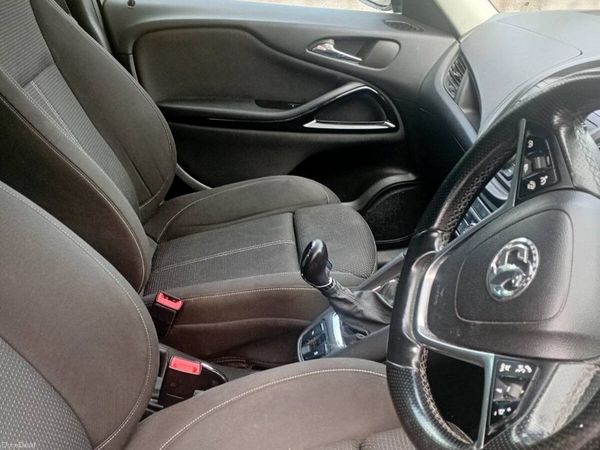 Vauxhall Zafira MPV, Diesel, 2015, White