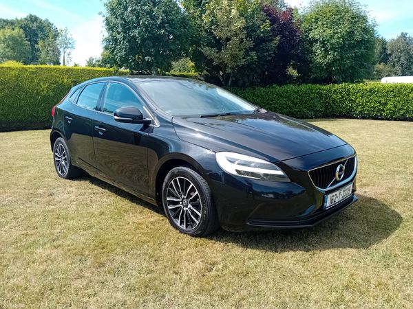 Volvo V40 Hatchback, Diesel, 2016, Black