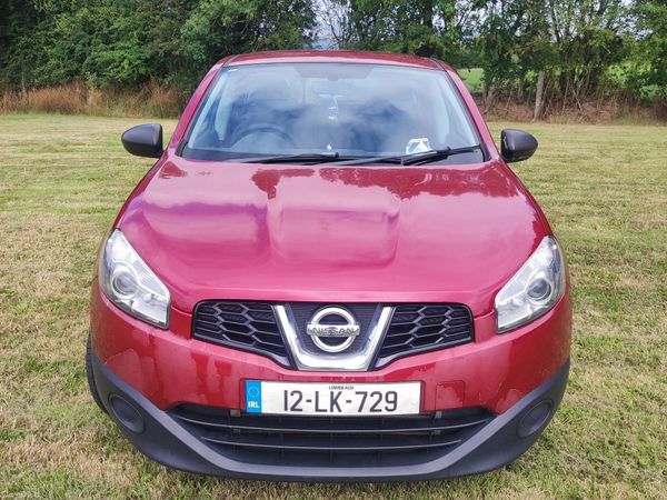 Nissan Qashqai Estate/Jeep, Diesel, 2012, Red
