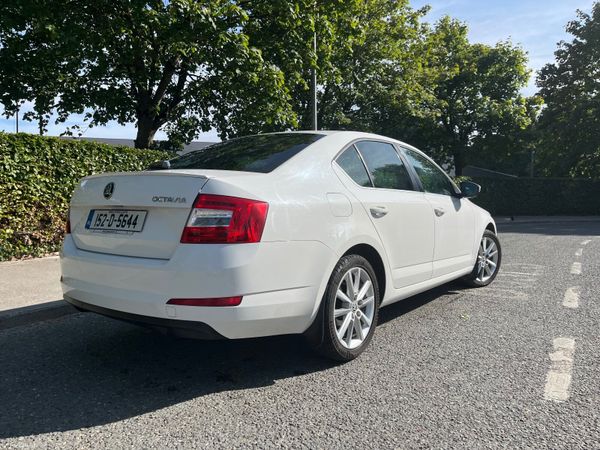 Skoda Octavia Saloon, Diesel, 2015, White