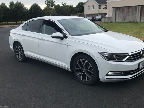 Volkswagen Passat Saloon, Diesel, 2017, White