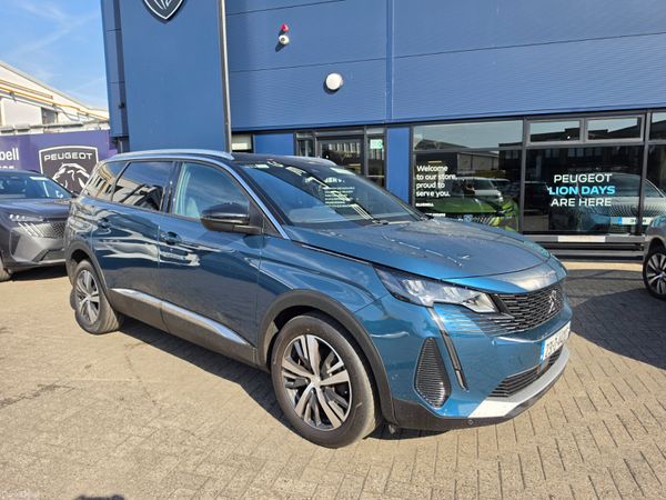 Peugeot 5008 MPV, Petrol, 2023, Blue