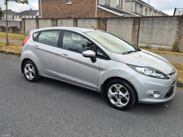 Ford Fiesta Hatchback, Petrol, 2012, Silver