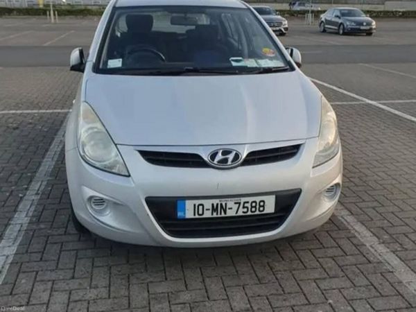 Hyundai i20 Hatchback, Diesel, 2010, Silver