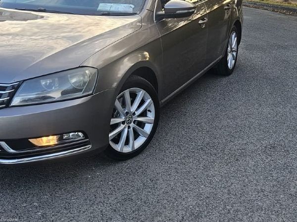 Volkswagen Passat Saloon, Diesel, 2011, Brown