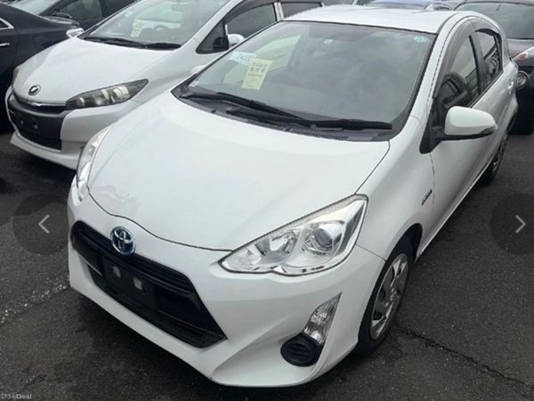 Toyota Aqua Hatchback, Petrol Hybrid, 2015, White