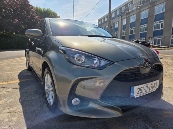 Toyota Yaris Hatchback, Petrol Hybrid, 2025, Green