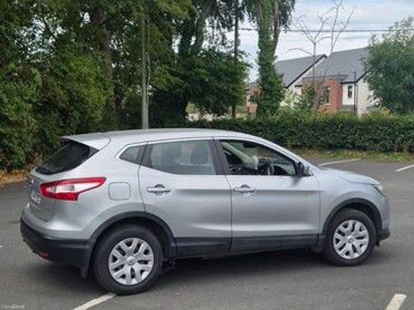 Nissan Qashqai Hatchback, Diesel, 2014, Silver
