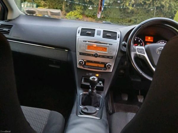 Toyota Avensis Saloon, Diesel, 2012, Silver