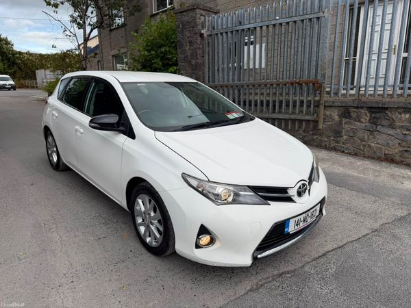 Toyota Auris Hatchback, Diesel, 2014, White