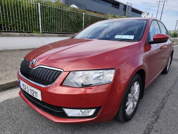 Skoda Octavia Saloon, Diesel, 2015, Red