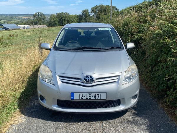 Toyota Auris Hatchback, Diesel, 2012, Silver