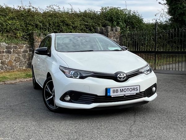 Toyota Auris Hatchback, Petrol, 2018, White