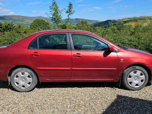 Toyota Corolla Saloon, Petrol, 2003, Red