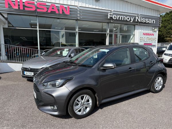 Toyota Yaris Hatchback, Petrol Hybrid, 2023, Grey