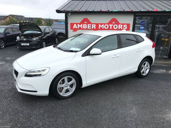 Volvo V40 Hatchback, Diesel, 2016, White