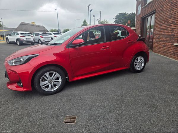 Toyota Yaris Hatchback, Petrol, 2022, Red