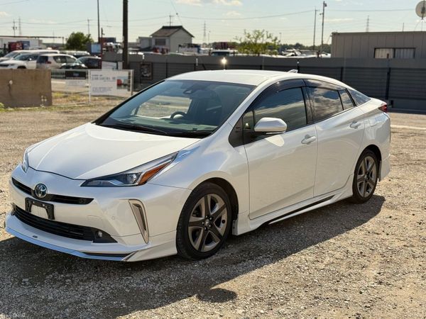 Toyota Prius Hatchback, Petrol Hybrid, 2022, White