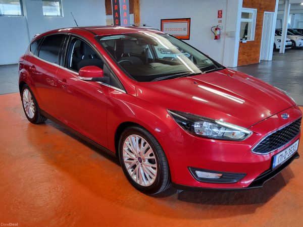 Ford Focus Hatchback, Diesel, 2017, Red