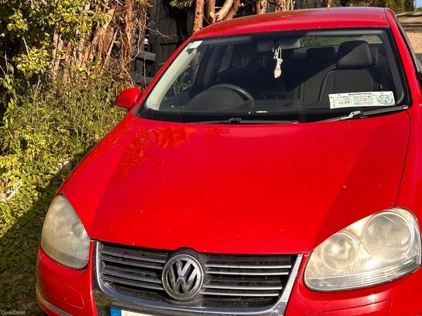 Volkswagen Jetta Saloon, Petrol, 2007, Red