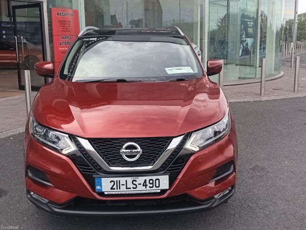 Nissan Qashqai MPV, Petrol, 2021, Red
