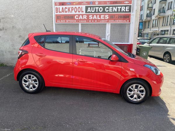 Hyundai i10 Hatchback, Petrol, 2019, Red