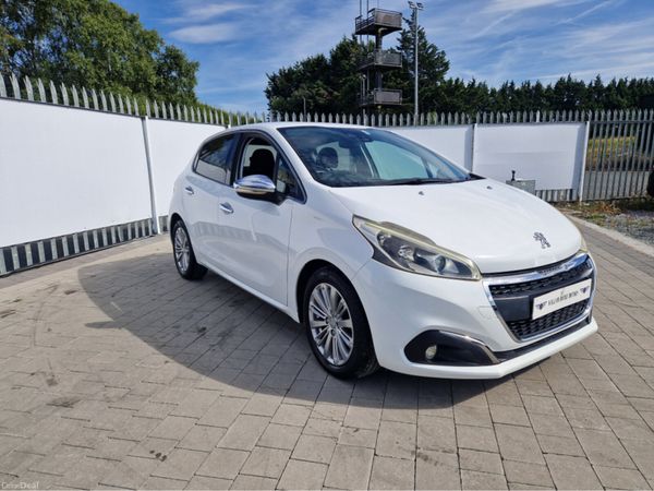 Peugeot 208 Hatchback, Petrol, 2016, White