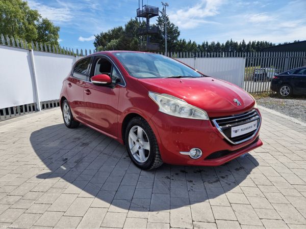 Peugeot 208 Hatchback, Petrol, 2014, Red